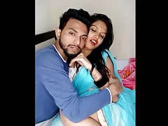 Dabbler clasp shares passionate love making in the bedroom