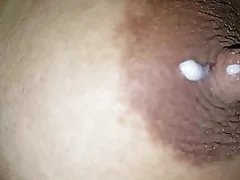 Big tits with milk ducts yon an Indian porn video