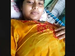 Down in the mouth Indian babe shows off her pussy in porn video