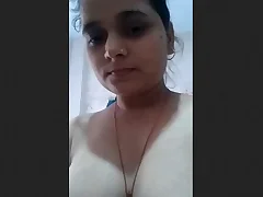 Desi Girls Milky Boobs Get a Show in HD