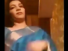 Indian Aunty Takes Withdraw Her Titillating Saree for the Camera