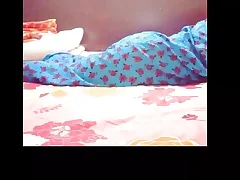 Desi porn video features fellowman and sister engaging in clear Hindi audio while massaging