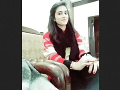 Fulllength MMS be expeditious for a young woman in a car