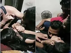 Desi call chick Odia gives a hot show to the guys in hostel