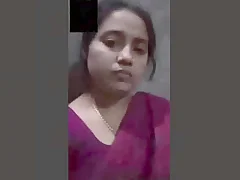 Bnaglas Sexy Girl Shows Off Her Breasts plus Pussy in Clips