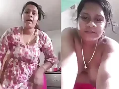 Unsatisfied Bhabi with MilkyBoobs Shows Off Her Big Ass