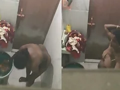Desi maid nude bathtub slow